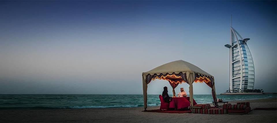 Couple proposing on the beachCouple proposing on the beach